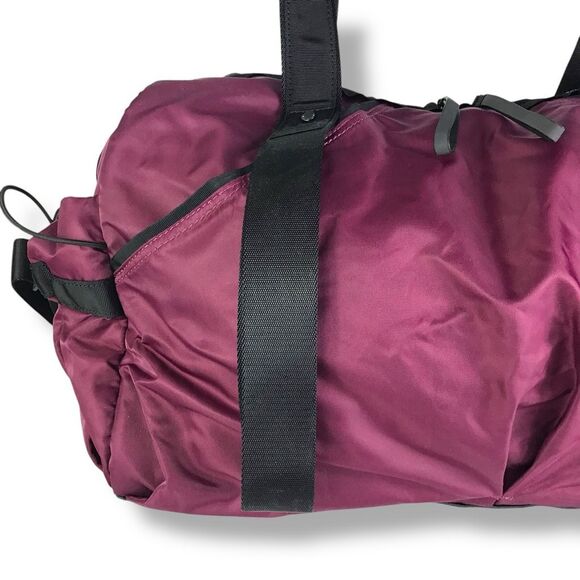 Lululemon Athletica Extra Mile Duffle Gym Yoga Travel Bag Weekender Crossbody - Picture 10 of 16